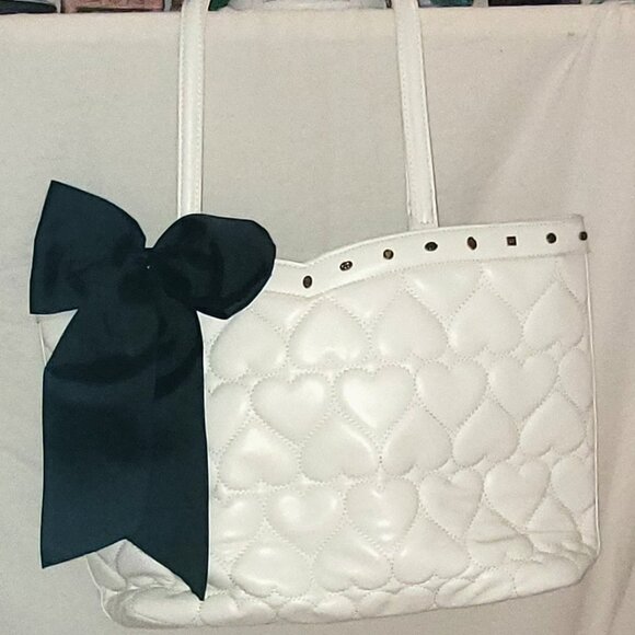 NWOT Betsey Johnson Women's Icon Stud  Off White Tote Bag w/Removable Black Bow - Picture 1 of 15